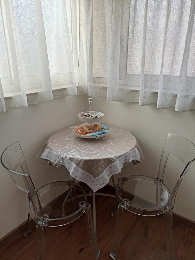 La Petite Maison Ачи Кастело Екстериор снимка