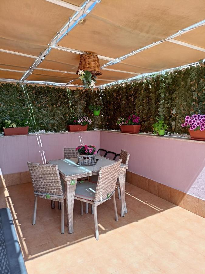 La Petite Maison Ачи Кастело Екстериор снимка