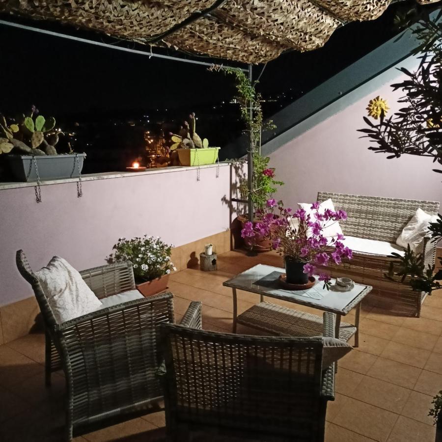La Petite Maison Ачи Кастело Екстериор снимка