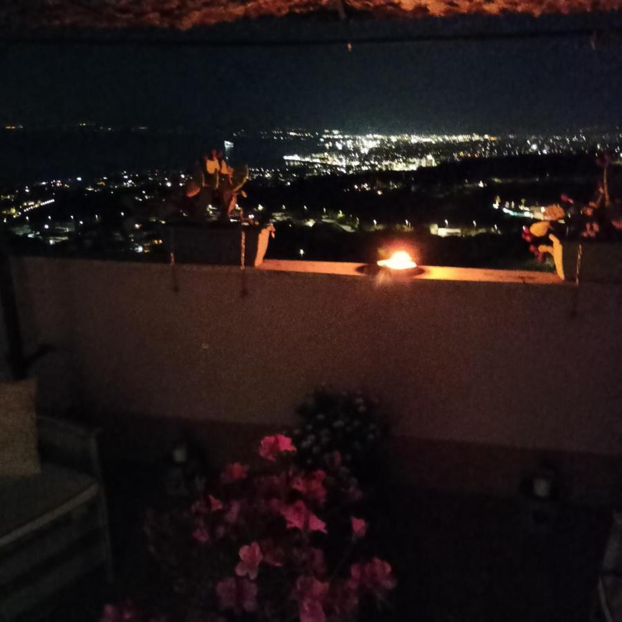 La Petite Maison Ачи Кастело Екстериор снимка
